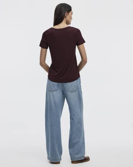 Short-Sleeve V-Neck Tee - R Essentials