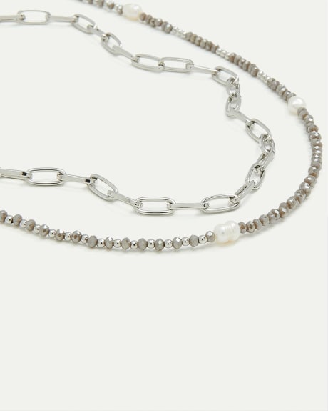 Collier court à deux chaînes avec perles