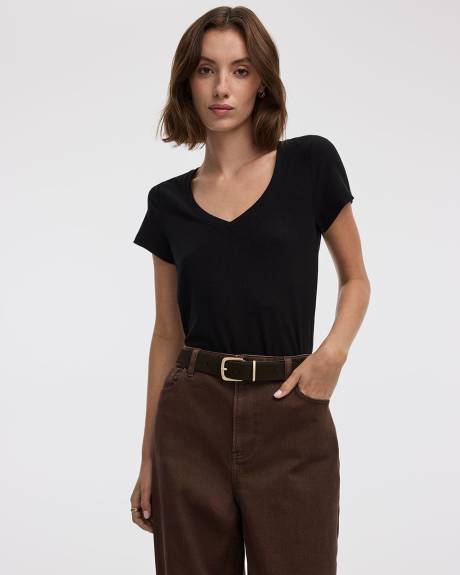 V-Neck Ribbed T-Shirt - R Essentials
