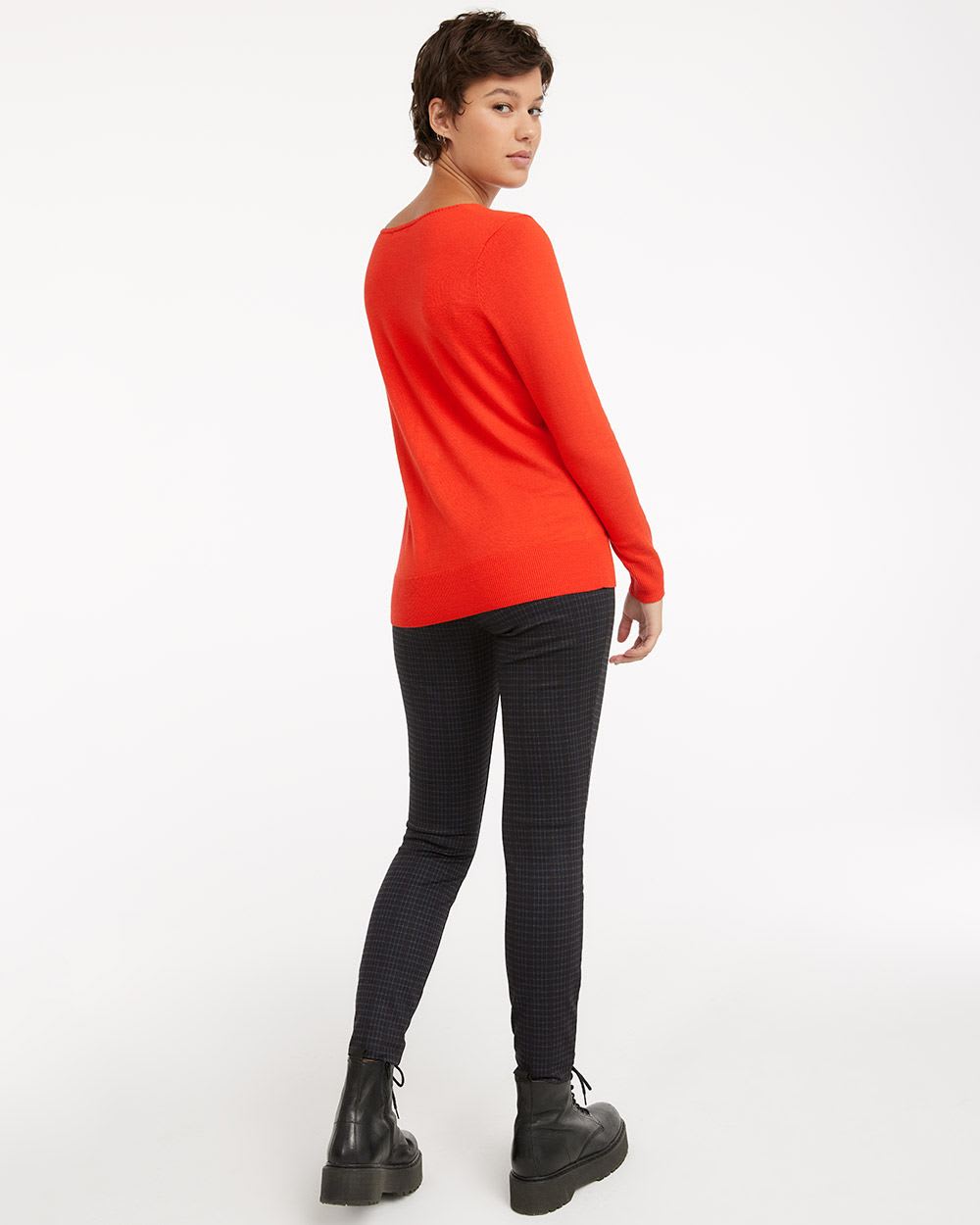 Long-Sleeve V-Neck Sweater, R Essentials