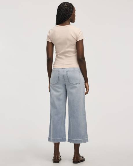 T-shirt ajusté et côtelé à col rond