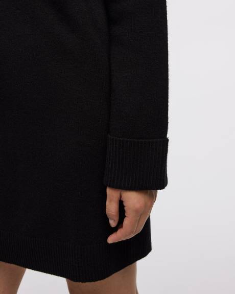 Robe en tricot à manches longues et col montant