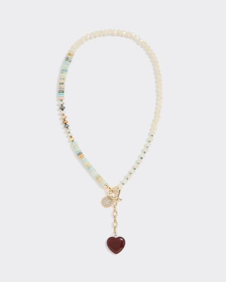 Collier en billes avec pendentif en coeur