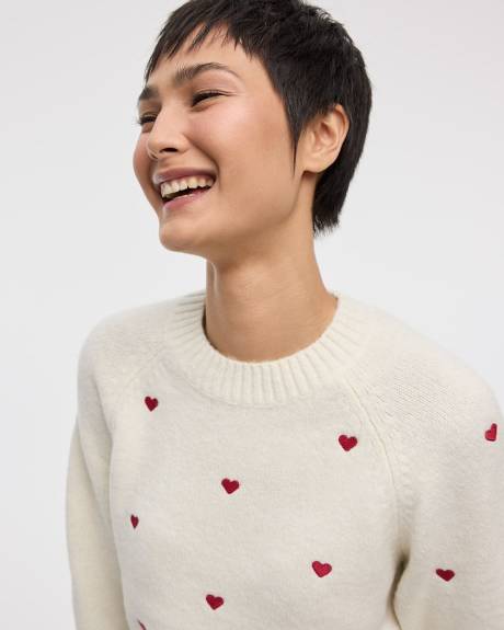Pull à manches longues et col rond avec coeurs