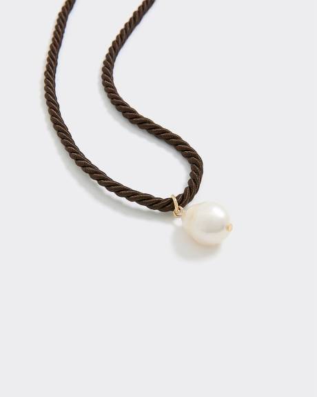 Short Cord Necklace with Pearl