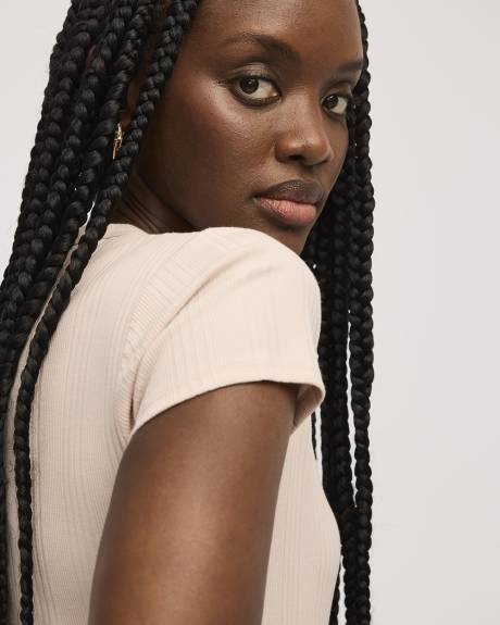 T-shirt ajusté et côtelé à col rond