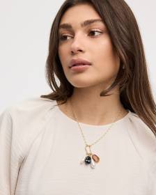 Short Necklace with Resin and Pearl Pendants