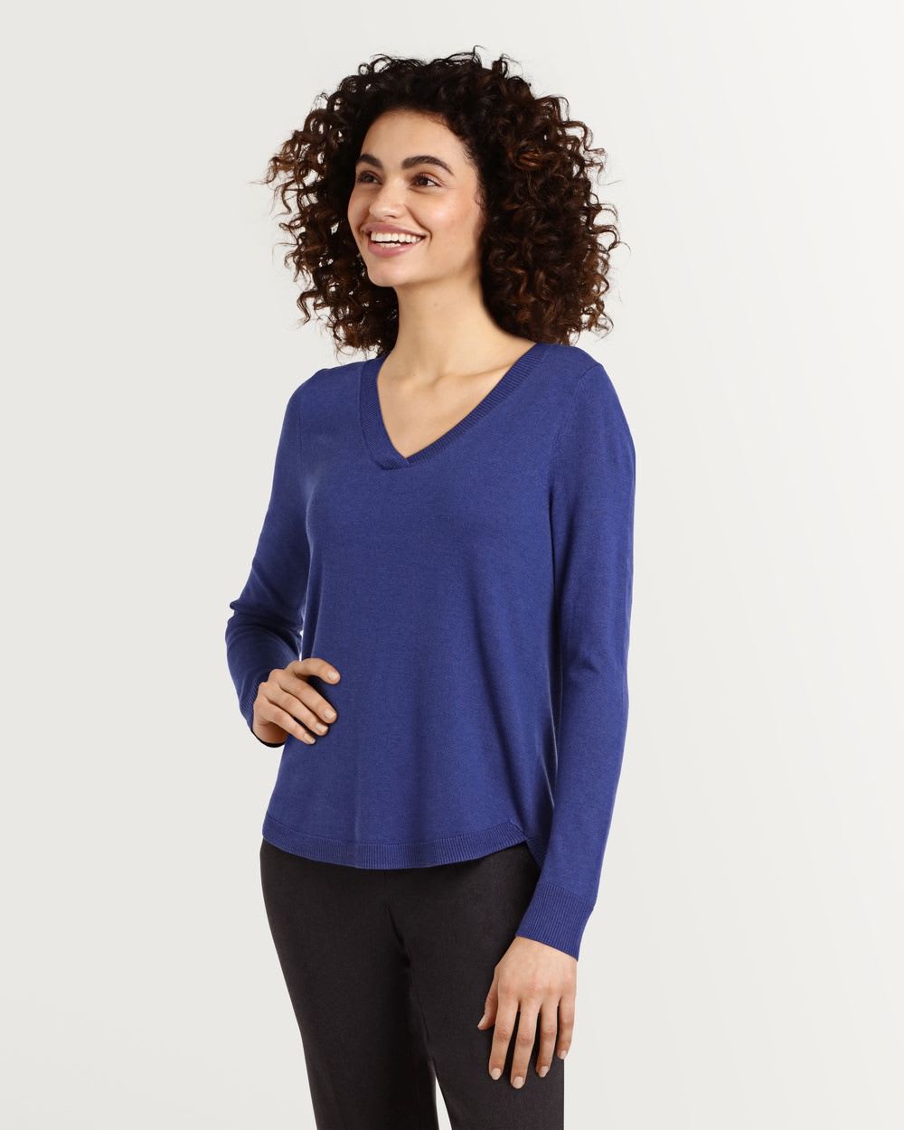 V Neck Pullover with a Rounded Hem R Essentials