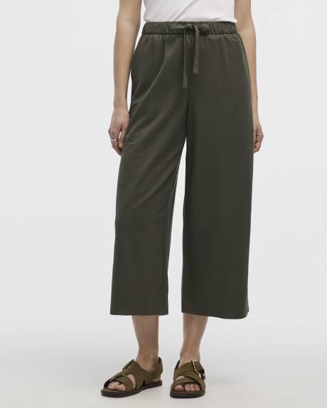 Wide-Leg Cropped Piqu&eacute; Pant - Petite