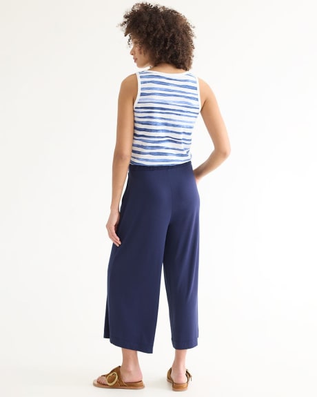 Stretch Pull-On Gaucho Pants