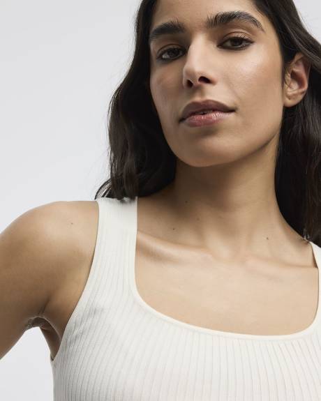 Camisole c&ocirc;tel&eacute;e &agrave; col carr&eacute;