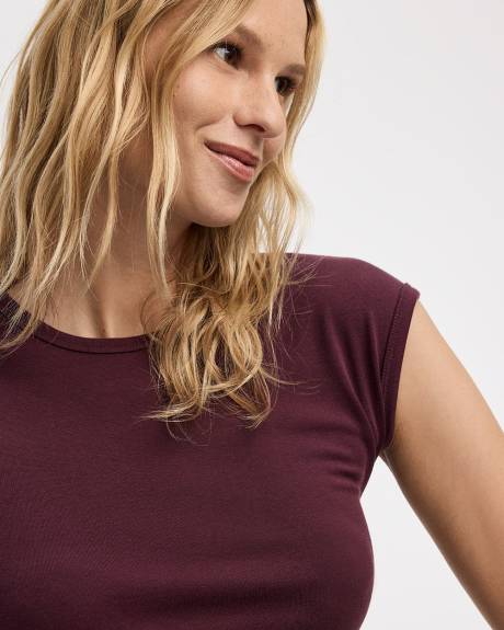 Extended-Sleeve Crew-Neck Ribbed Top