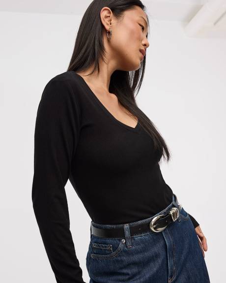 Long-Sleeve V-Neck Ribbed T-Shirt - R Essentials