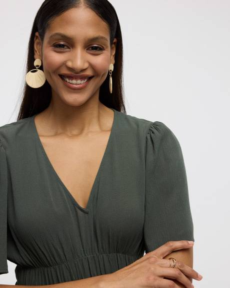 Short-Flutter-Sleeve V-Neck Tiered Midi Dress - Toni Fifi. Reitmans