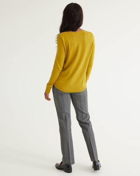 Long-Sleeve V-Neck Pullover, R Essentials