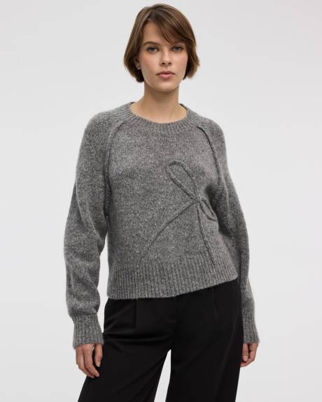 Pull à manches longues et col rond avec boucle en relief