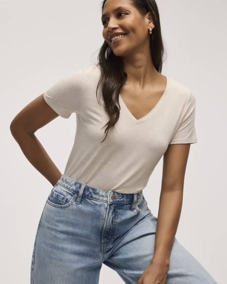 T-shirt à col V - R Essentials