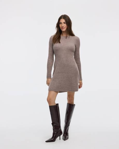 Robe en tricot côtelé à manches longues et col rond