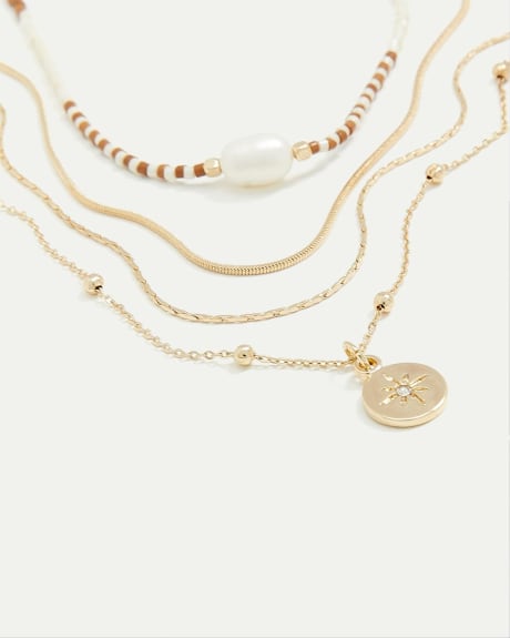 Collier court à chaînes multiples avec perles et billes