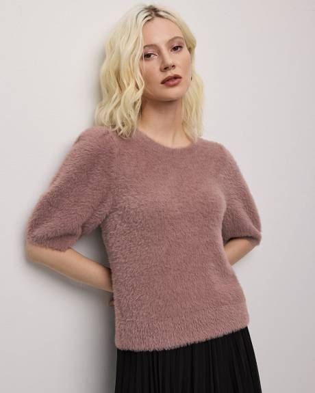 Pull pelucheux à manches courtes et col rond