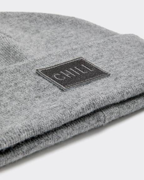 Tuque à revers avec écusson brodé