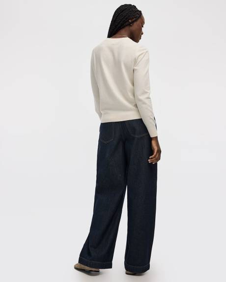 Long-Sleeve Pullover - R Essentials