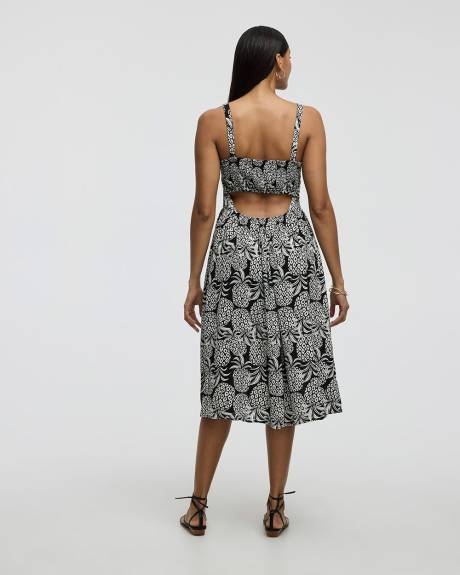 Robe midi sans manches à col dégagé avec dos ouvert