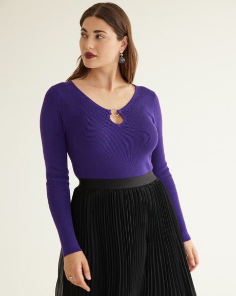 Long-Sleeve Bodycon Sweater with V Neckline