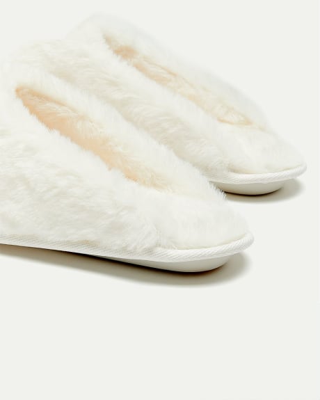 Faux Fur Slippers | Reitmans