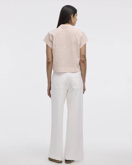 Haut crocheté à manches courtes et col chemisier