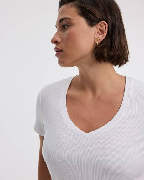 V-Neck Ribbed T-Shirt - R Essentials