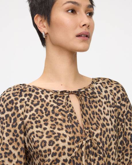 Short-Volume-Sleeve Open-Neck Blouse