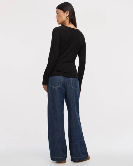 Long-Sleeve V-Neck Ribbed T-Shirt - R Essentials