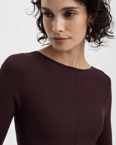 Robe courte à manches longues et col bateau