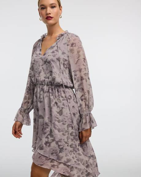 Robe midi à manches longues et col V avec ourlet asymétrique