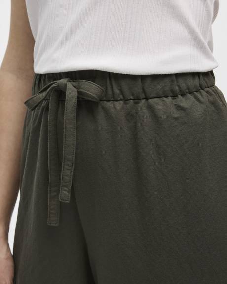 Wide-Leg Cropped Piqu&eacute; Pant - Petite