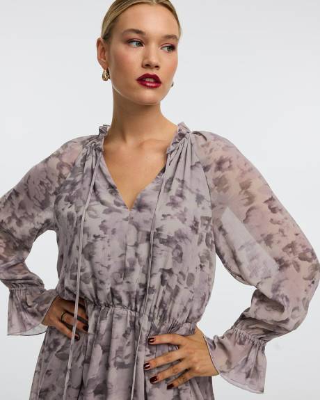 Robe midi à manches longues et col V avec ourlet asymétrique