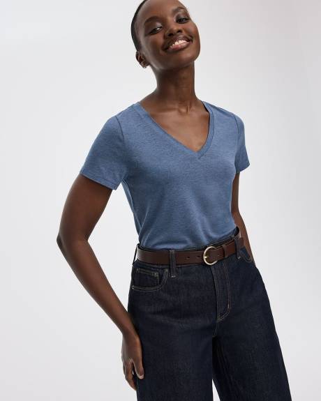 V-Neck Tee - R Essentials