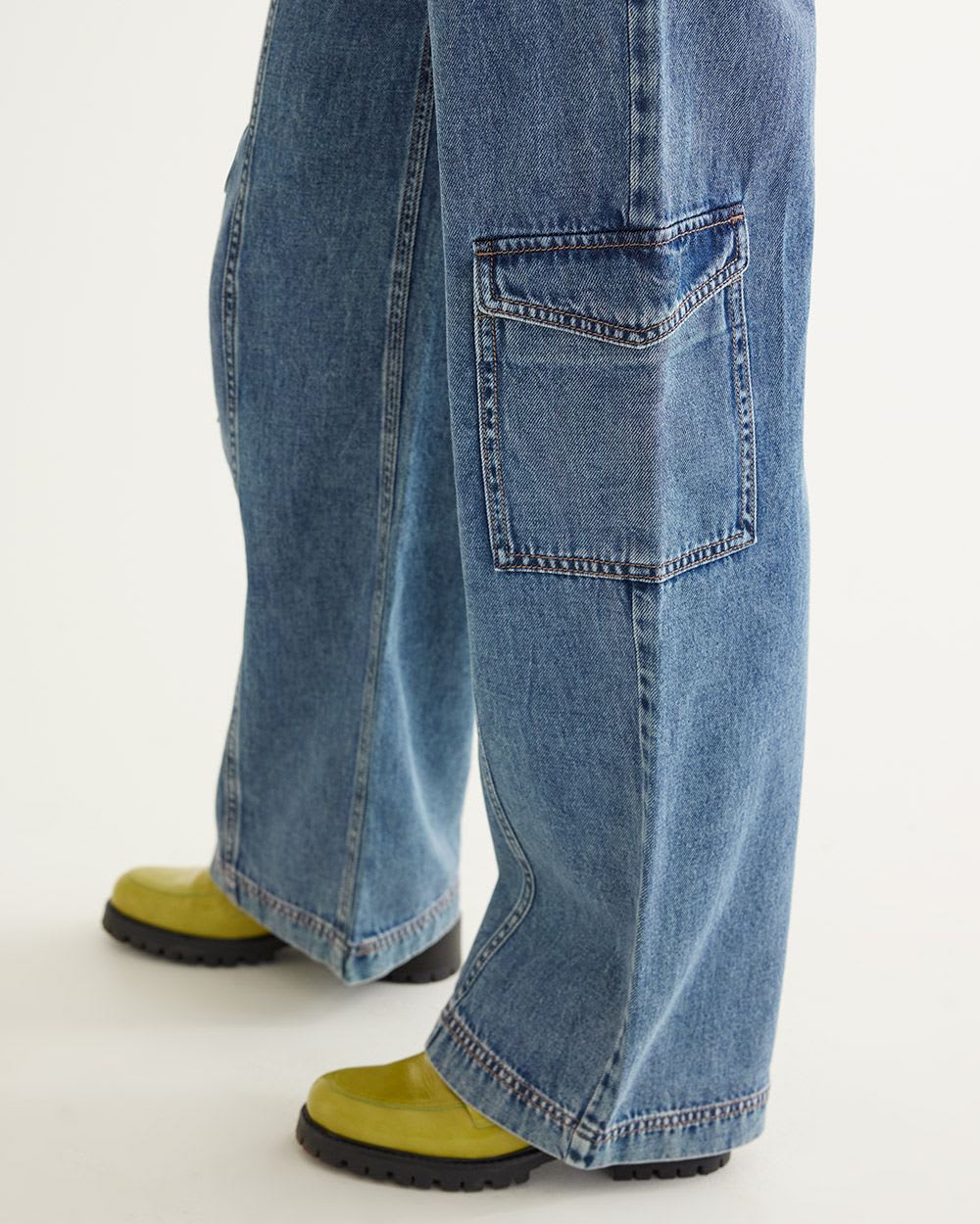 Pantalon cargo en denim à jambe large et taille haute