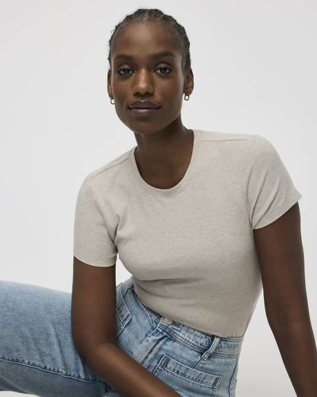 T-shirt côtelé et ajusté à col rond - R Essentials