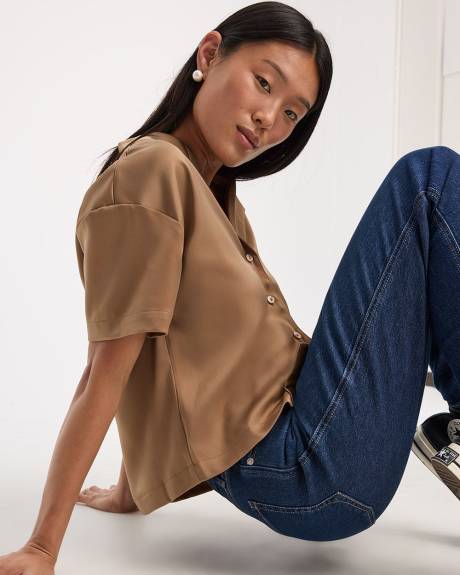 Chemise satinée à manches courtes