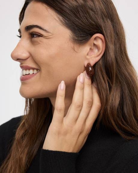 Boutons d'oreilles en résine