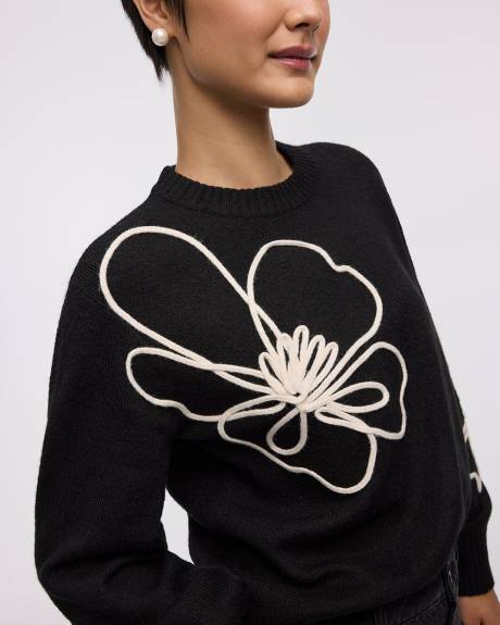 Pull à manches longues et col rond avec fleurs en soutache