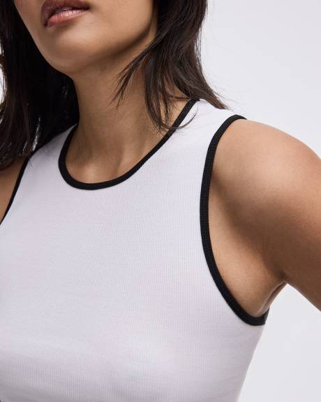 Camisole côtelée à col rond avec bordures contrastées