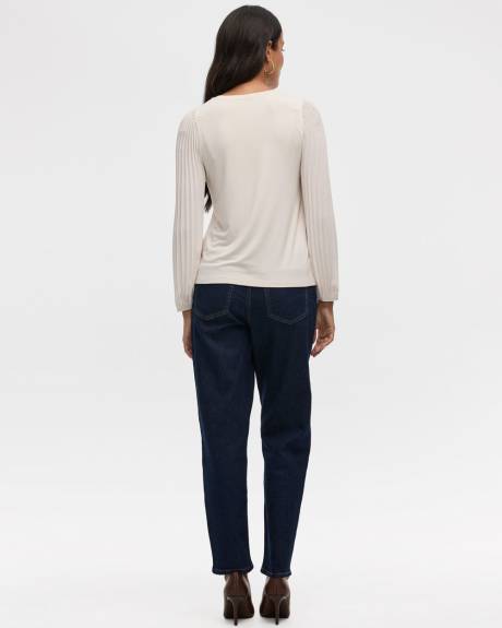 Haut bimatière à col bateau et manches longues plissées