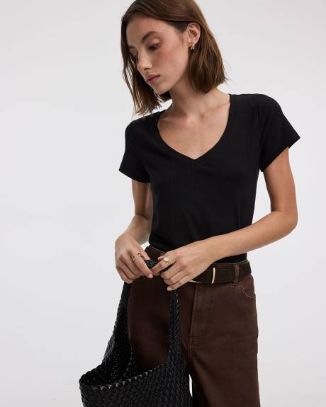 V-Neck Ribbed T-Shirt - R Essentials