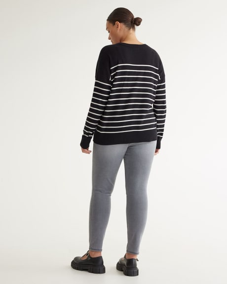 Long-Sleeve Crew-Neck Pullover, R Essentials