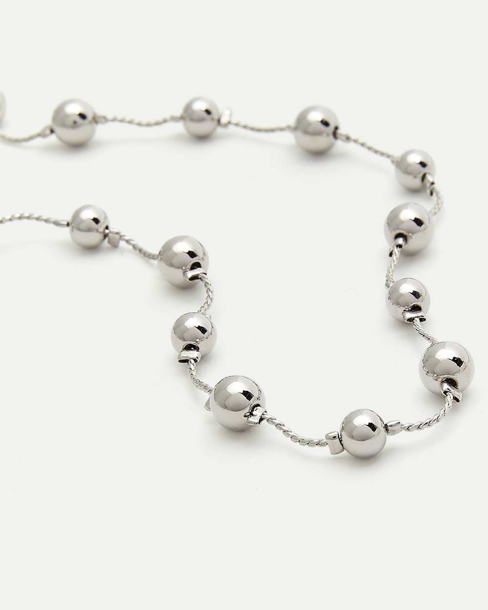 Collier de perles rhodiées