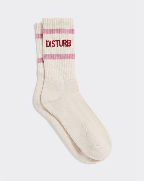 Bas côtelés avec citation à l'ourlet