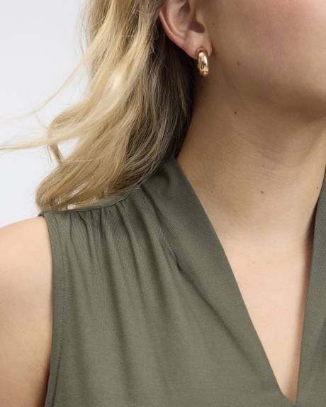 Haut sans manches &agrave; col V